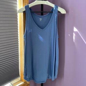 Sleeveless blue/grey tank top